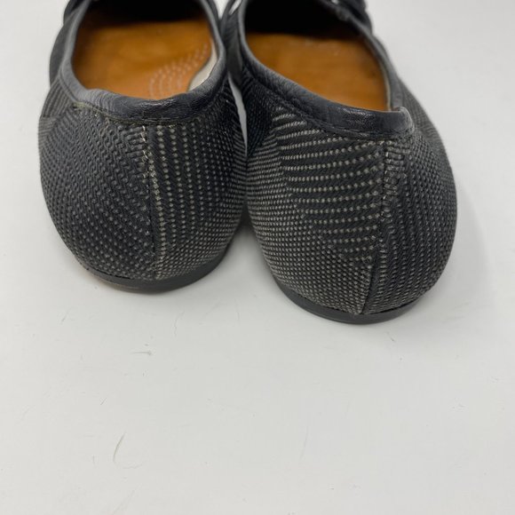 burberry slip on flats w/ buckle - Picture 5 of 10